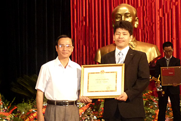 Excellent Entrepreneur Award from Vinh Phuc Province (2010)